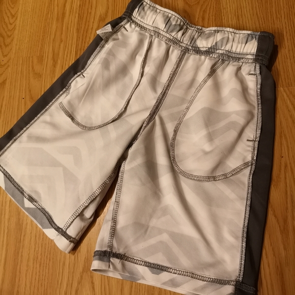 🌞3/$20 Boys Shorts Gymboree - Picture 14 of 15